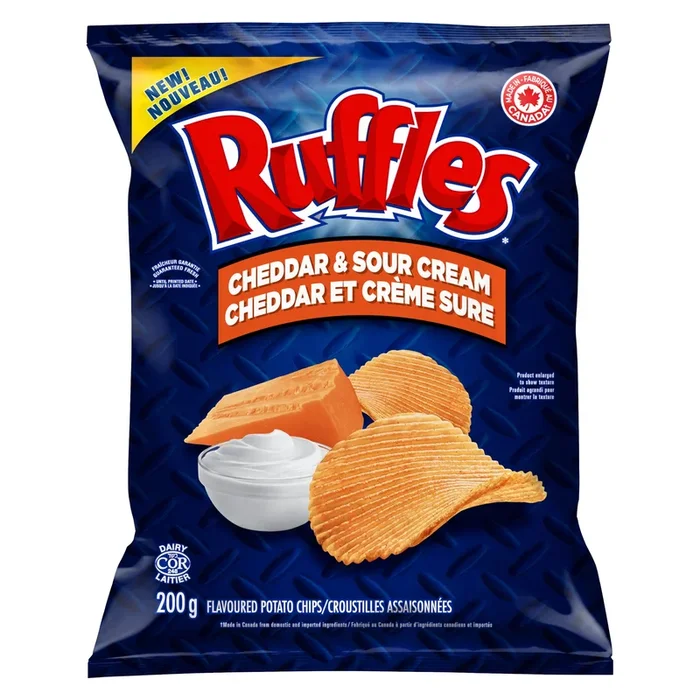 Ruffles Flavoured Potato Chips Cheddar & Sour Cream, 200 g